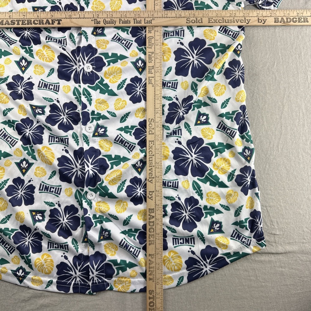 UNCW Seahawks Hawaiian Shirt Size XL Floral University North Carolina Wilmington - Picture 5 of 8